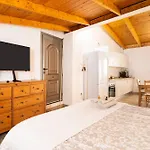 Coqueta Casita De Mercedes Nyaraló *