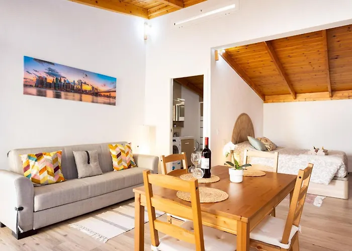 Coqueta Casita De Mercedes *