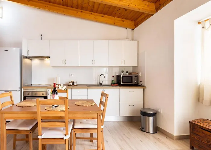 Coqueta Casita De Mercedes